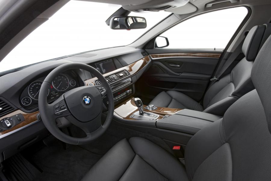  BMW 5-Series Long-Wheelbase 2010 года  (CN) (фото 27 из 77)